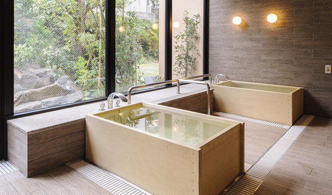 檜風呂は、香りが贅沢な入浴時間を演出します。