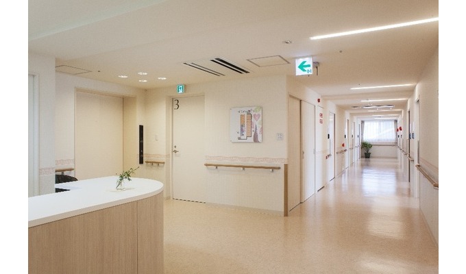 各階にはスタッフステーションがあり、介護スタッフが24時間ご入居者を見守ります。