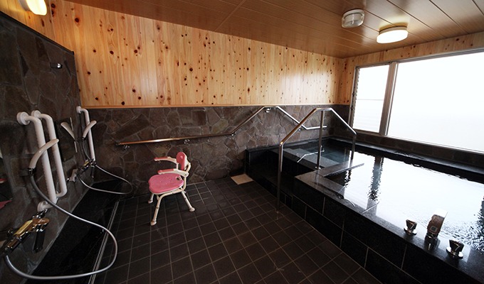 光明石温泉®の大浴場は、ガラリと雰囲気が変わって高級温泉旅館のよう。
