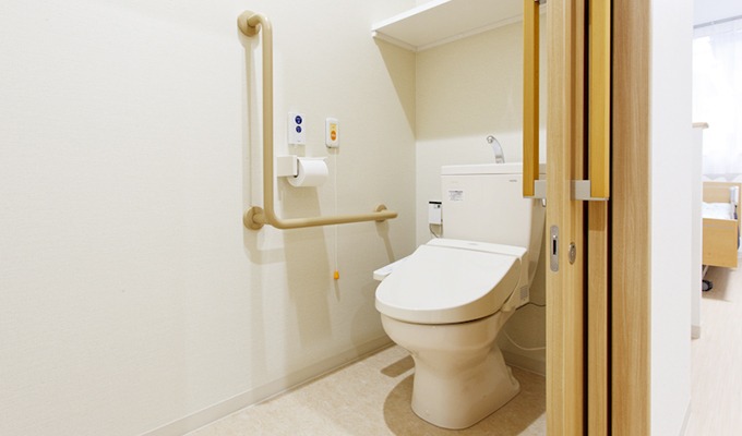 トイレも、安全に使えるよう配慮した設計です。