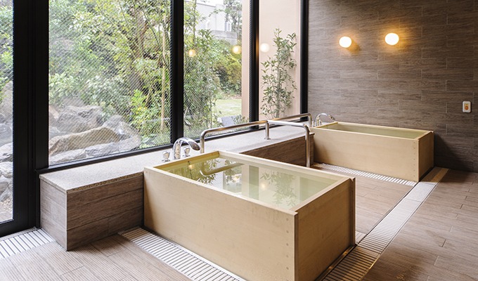 『1番館』檜風呂は、香りが贅沢な入浴時間を演出します。