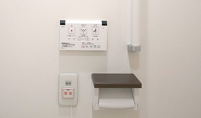 トイレは暖房便座で洗浄機能や脱臭機能が付いています。