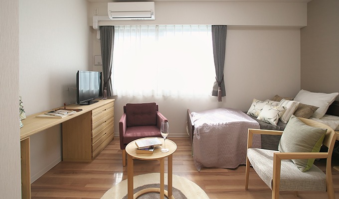 介護居室は約18㎡。正方形の間取りは珍しく、部屋を広く感じられます。