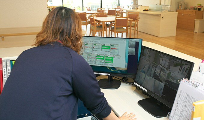 一般居室、介護居室ともに最新システムを導入し、スタッフがいつも見守っています。