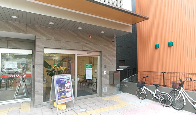 同じ建物に『ココファン福岡西新』と全教研の学習塾が入っています。