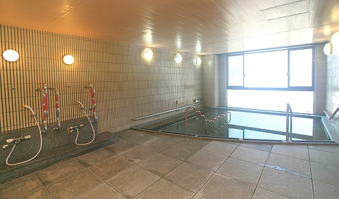 大浴場は週に1回、源泉を運び込んだ温泉デーをもうけています。