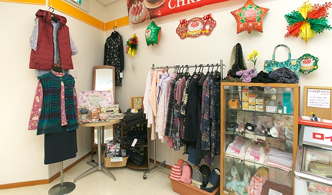 お洋服や下着なども購入できます。