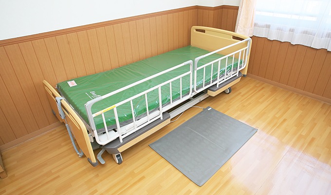 ご本人の状態に合わせてセンサーマットを導入しています。