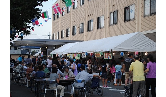 近隣に住まれている方も来るのでとても賑わいます。