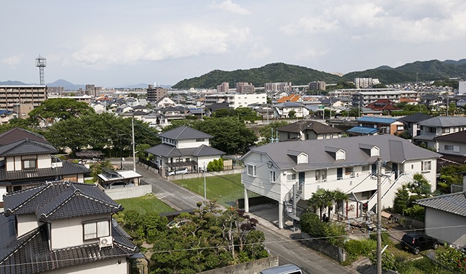 那珂川の緑豊かな自然に囲まれた住宅地の中にあり、閑静な環境です。