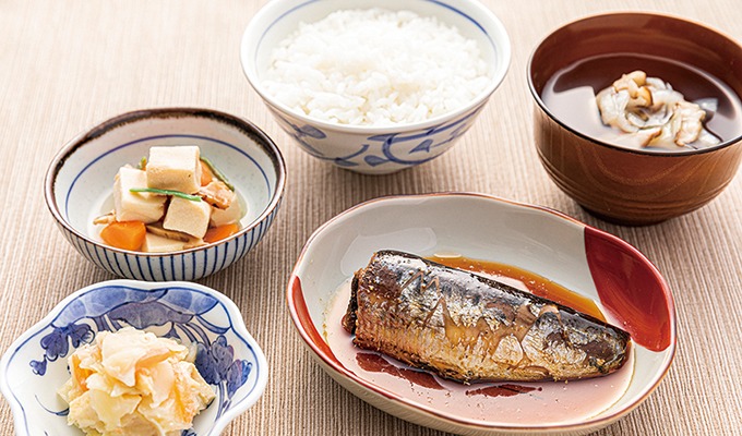 管理栄養士が監修し、有田焼の食器など見た目にもこだわったお食事です。